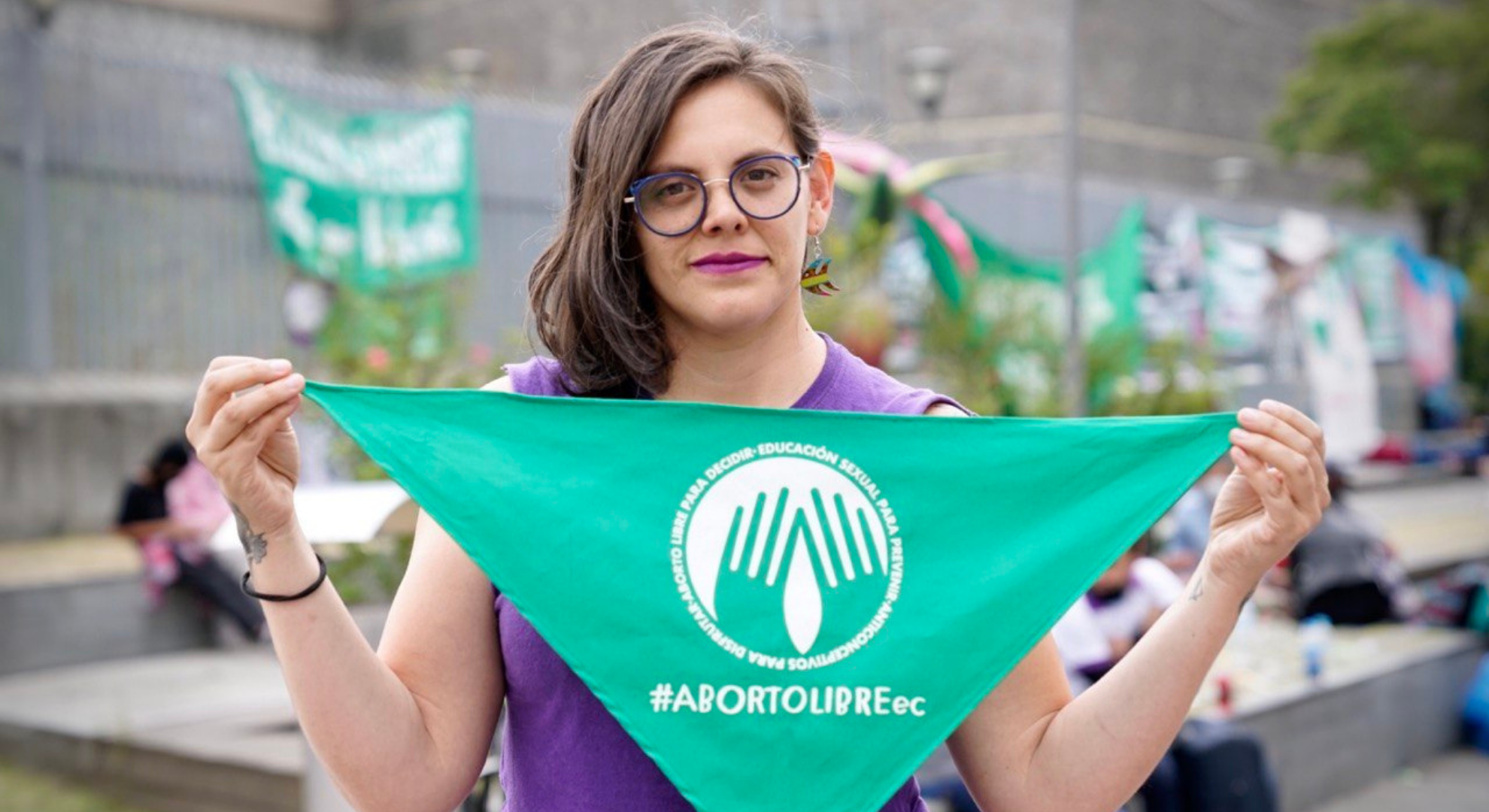 Elsie Monge en la sala de su departamento en Quito. Marzo de 2022. Foto: Karen Toro A.