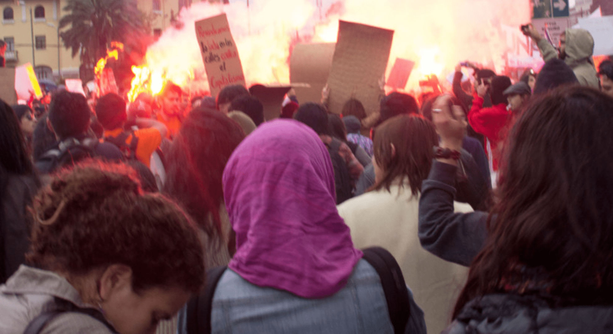 Elsie Monge en la sala de su departamento en Quito. Marzo de 2022. Foto: Karen Toro A.
