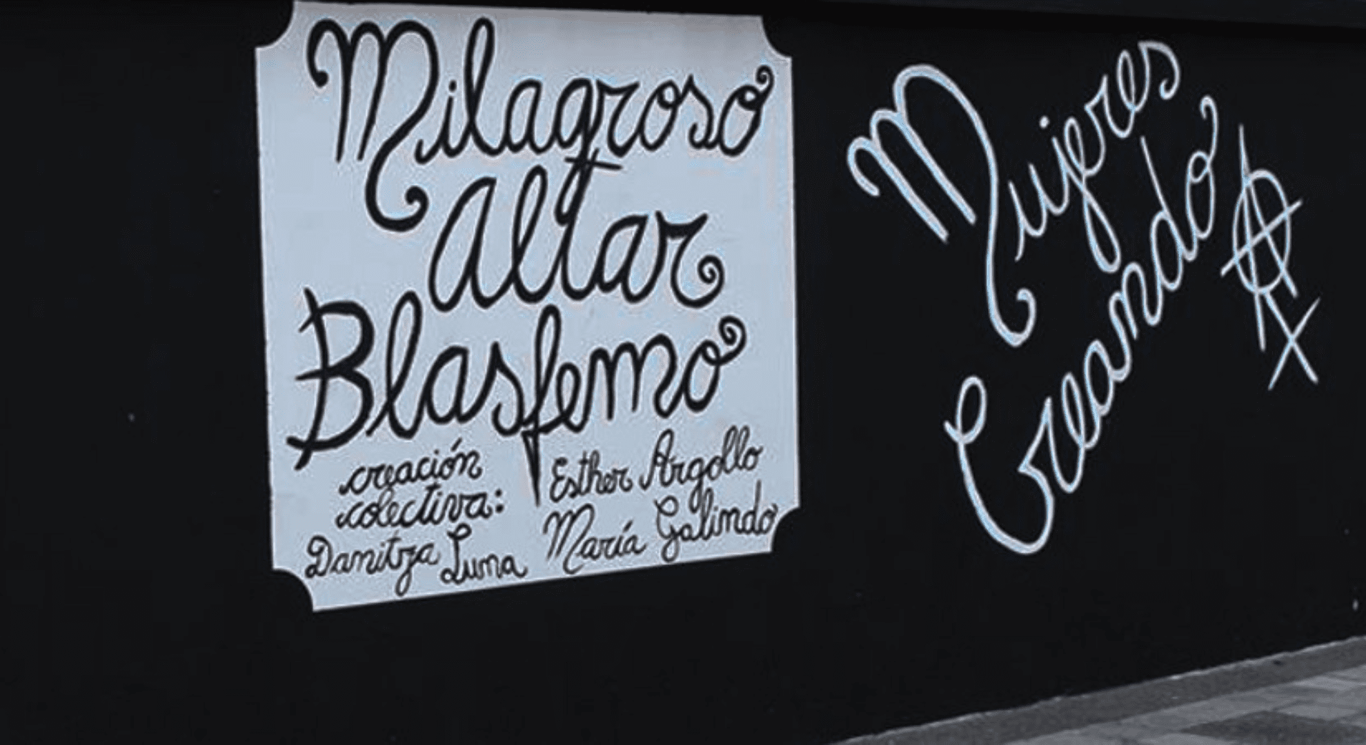 Elsie Monge en la sala de su departamento en Quito. Marzo de 2022. Foto: Karen Toro A.