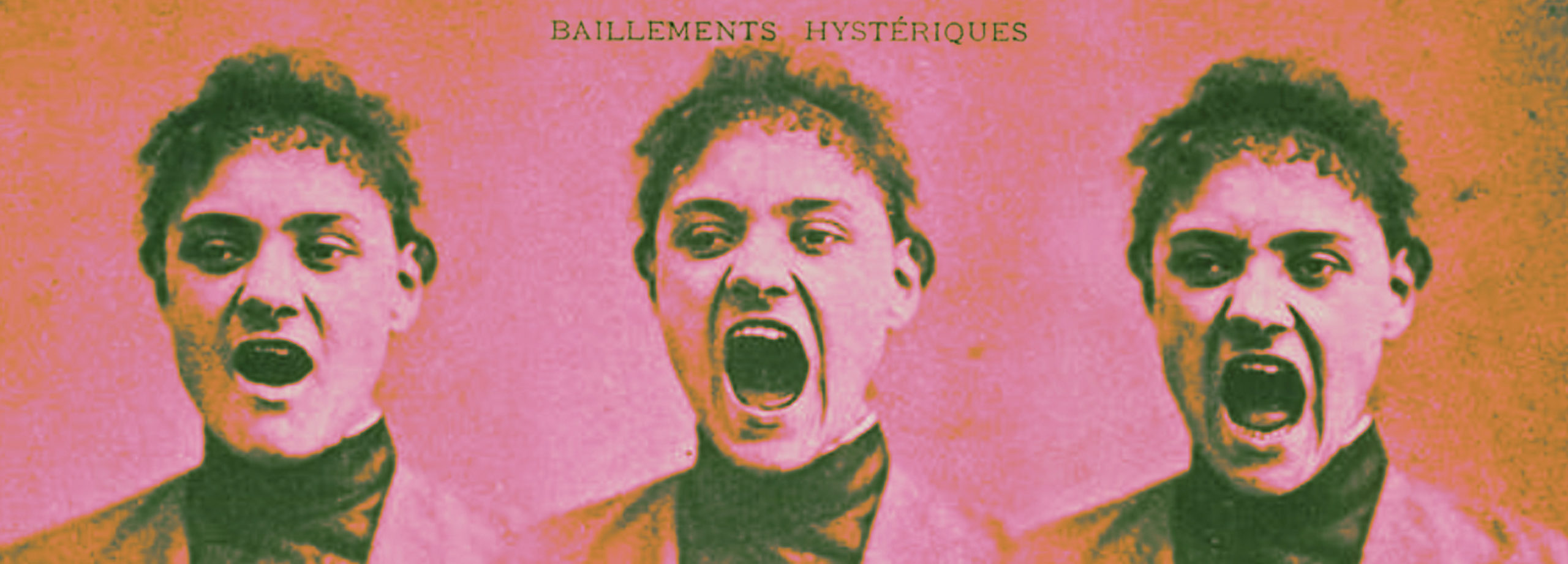 Elsie Monge en la sala de su departamento en Quito. Marzo de 2022. Foto: Karen Toro A.