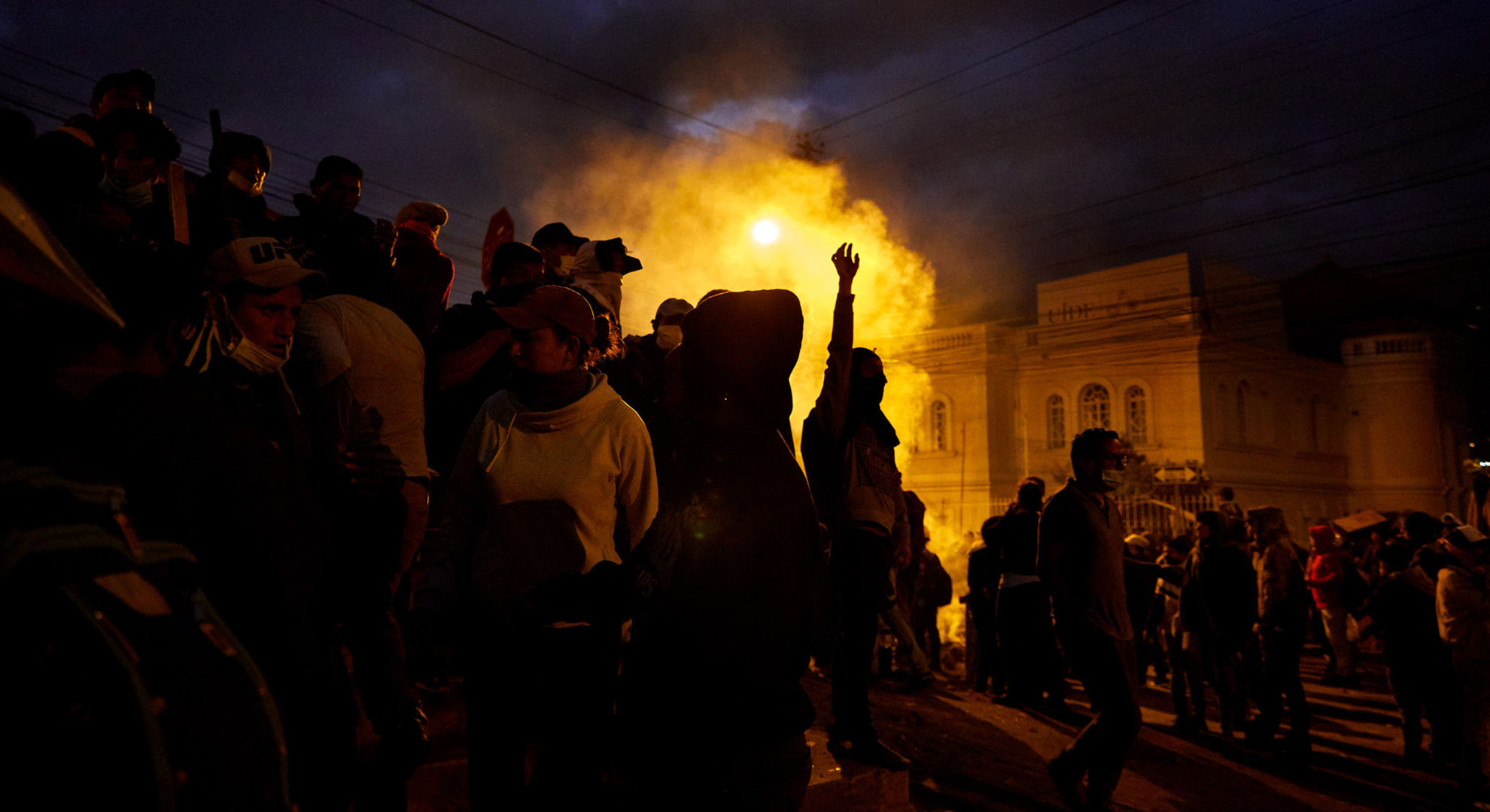 Elsie Monge en la sala de su departamento en Quito. Marzo de 2022. Foto: Karen Toro A.