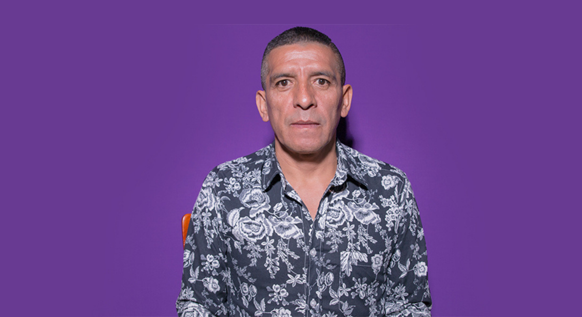 Elsie Monge en la sala de su departamento en Quito. Marzo de 2022. Foto: Karen Toro A.