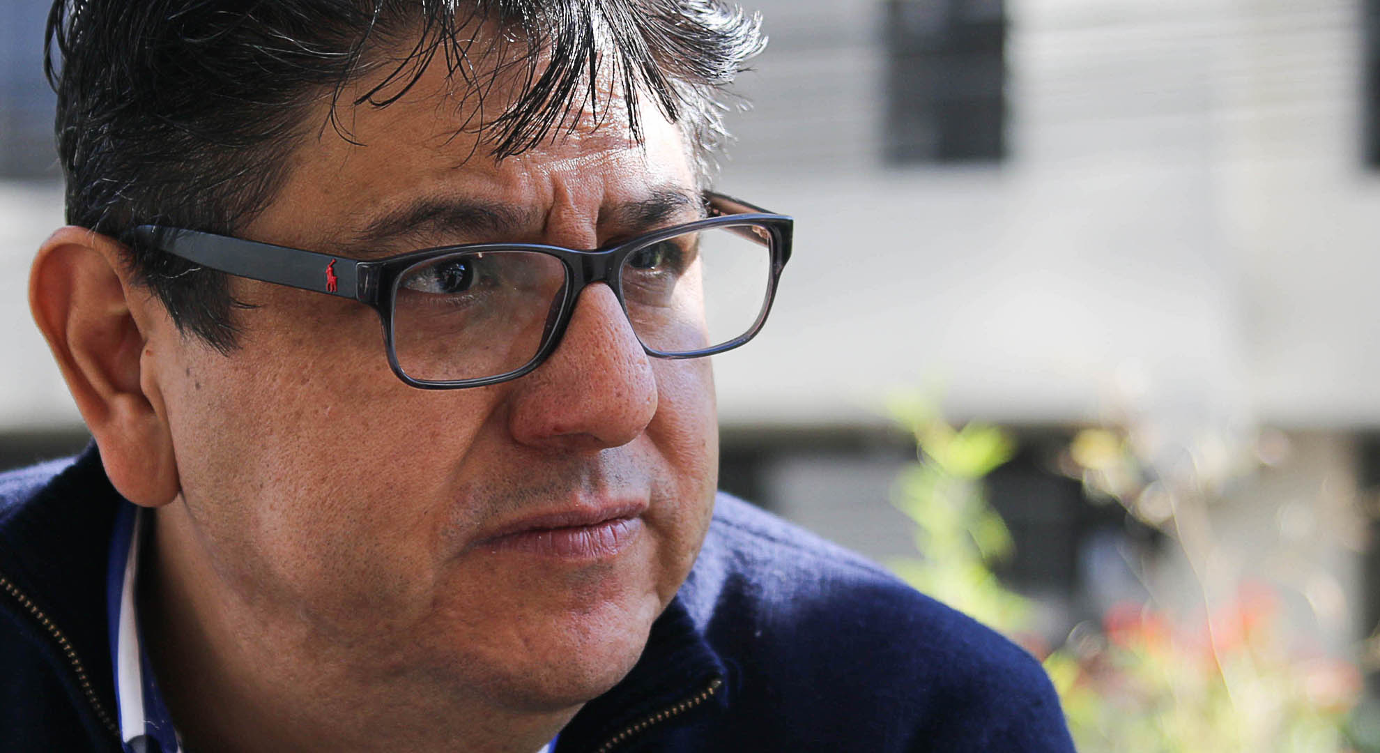 Elsie Monge en la sala de su departamento en Quito. Marzo de 2022. Foto: Karen Toro A.