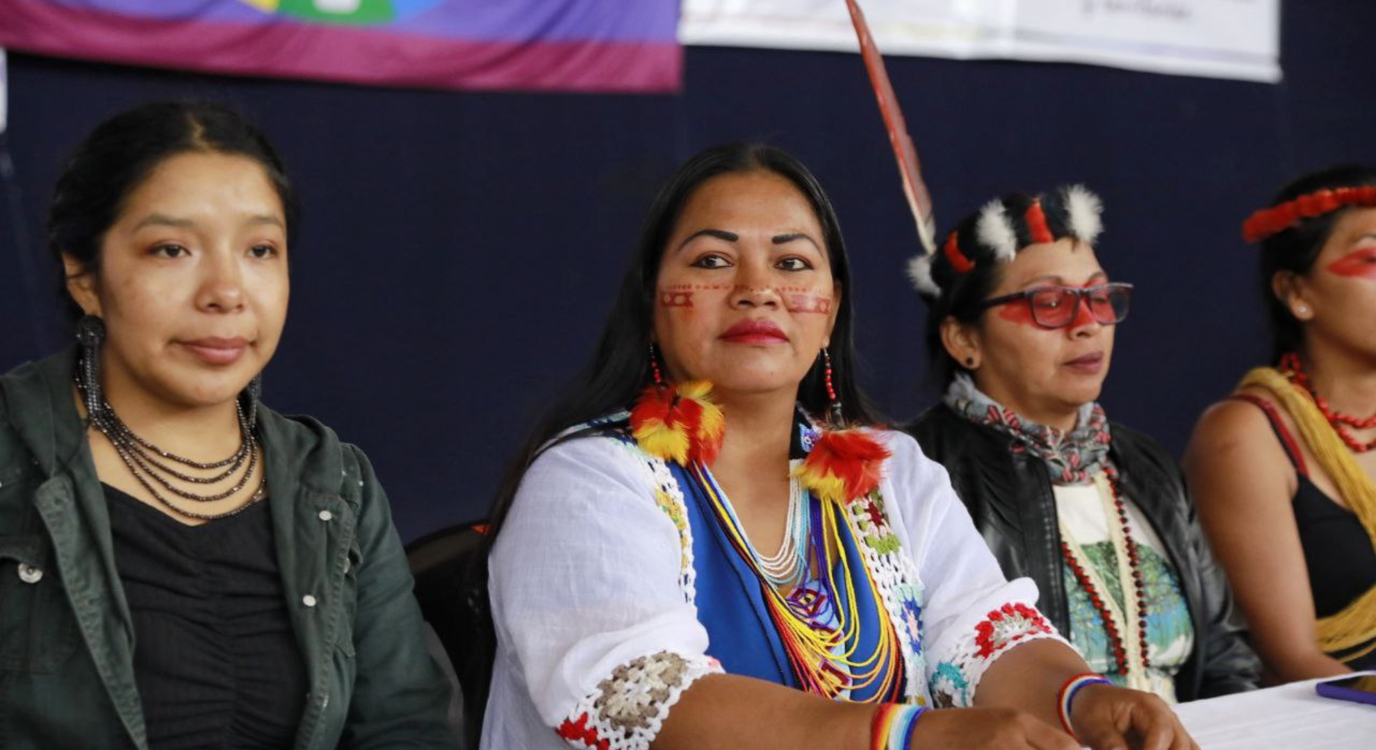 Elsie Monge en la sala de su departamento en Quito. Marzo de 2022. Foto: Karen Toro A.
