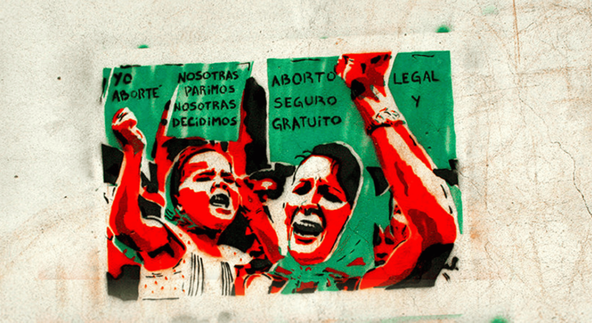 Elsie Monge en la sala de su departamento en Quito. Marzo de 2022. Foto: Karen Toro A.