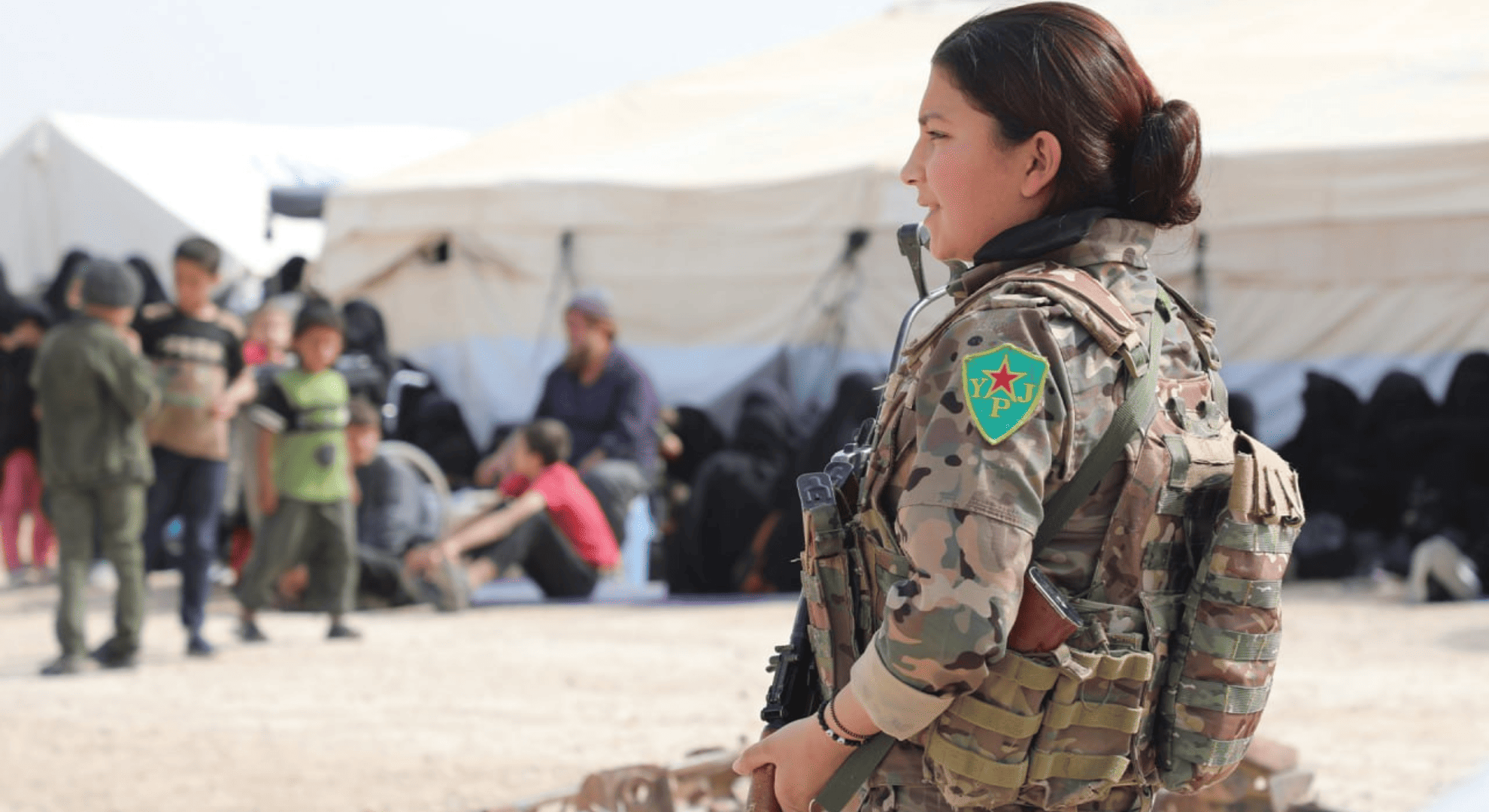 Elsie Monge en la sala de su departamento en Quito. Marzo de 2022. Foto: Karen Toro A.