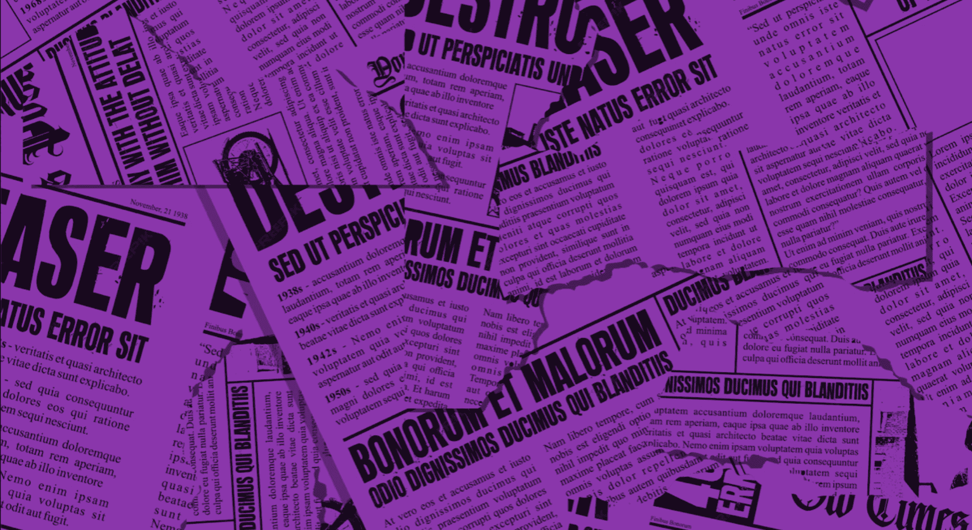 Elsie Monge en la sala de su departamento en Quito. Marzo de 2022. Foto: Karen Toro A.