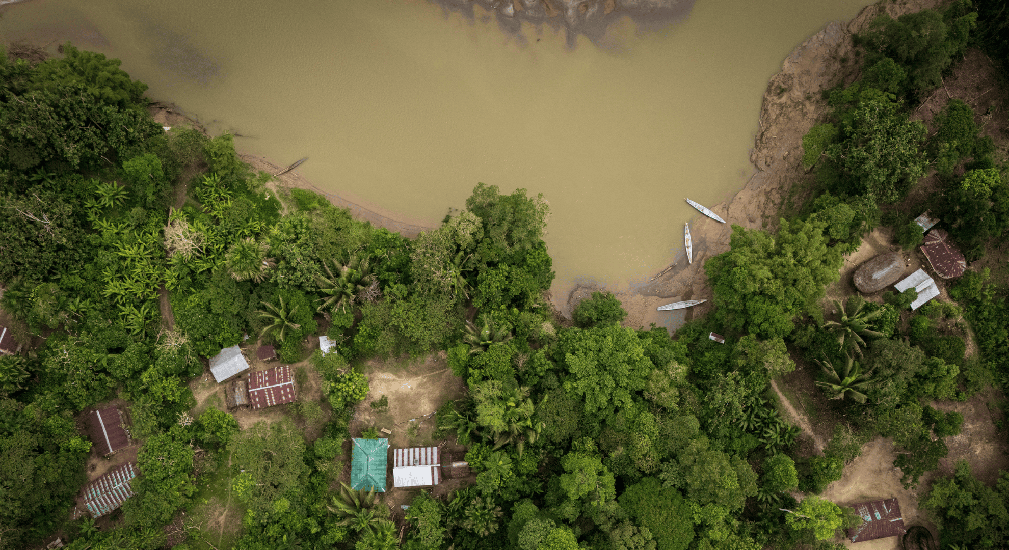 Elsie Monge en la sala de su departamento en Quito. Marzo de 2022. Foto: Karen Toro A.