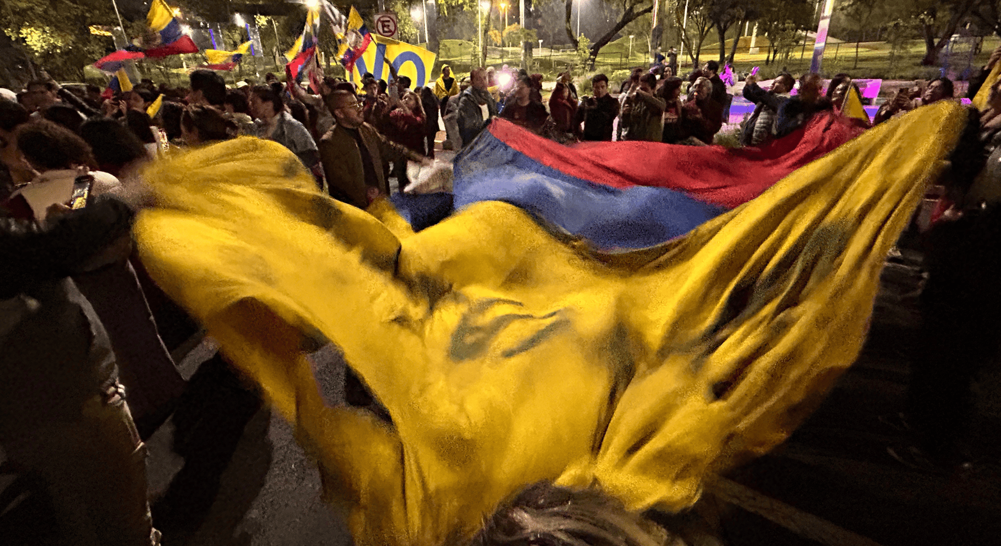 Elsie Monge en la sala de su departamento en Quito. Marzo de 2022. Foto: Karen Toro A.