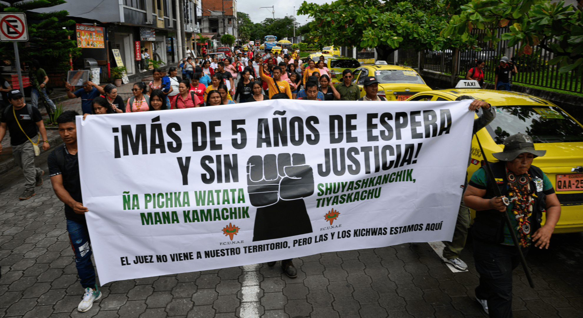 Elsie Monge en la sala de su departamento en Quito. Marzo de 2022. Foto: Karen Toro A.