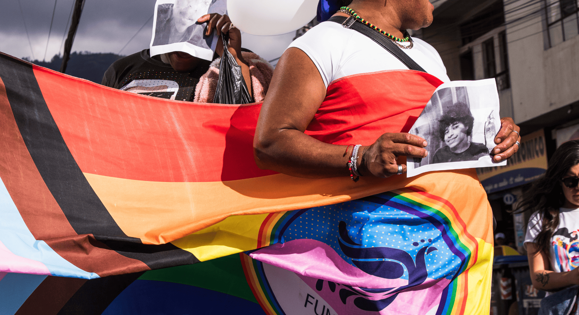 Elsie Monge en la sala de su departamento en Quito. Marzo de 2022. Foto: Karen Toro A.