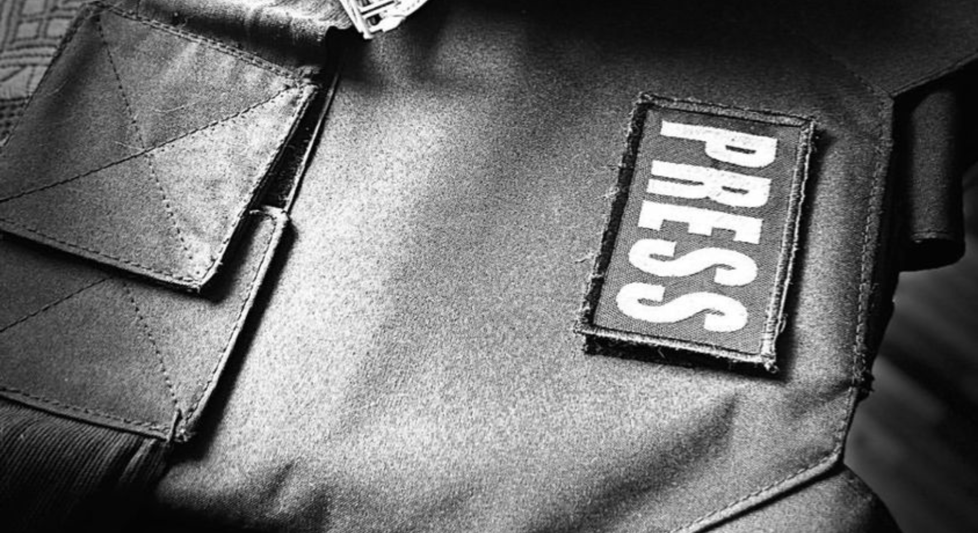 Elsie Monge en la sala de su departamento en Quito. Marzo de 2022. Foto: Karen Toro A.