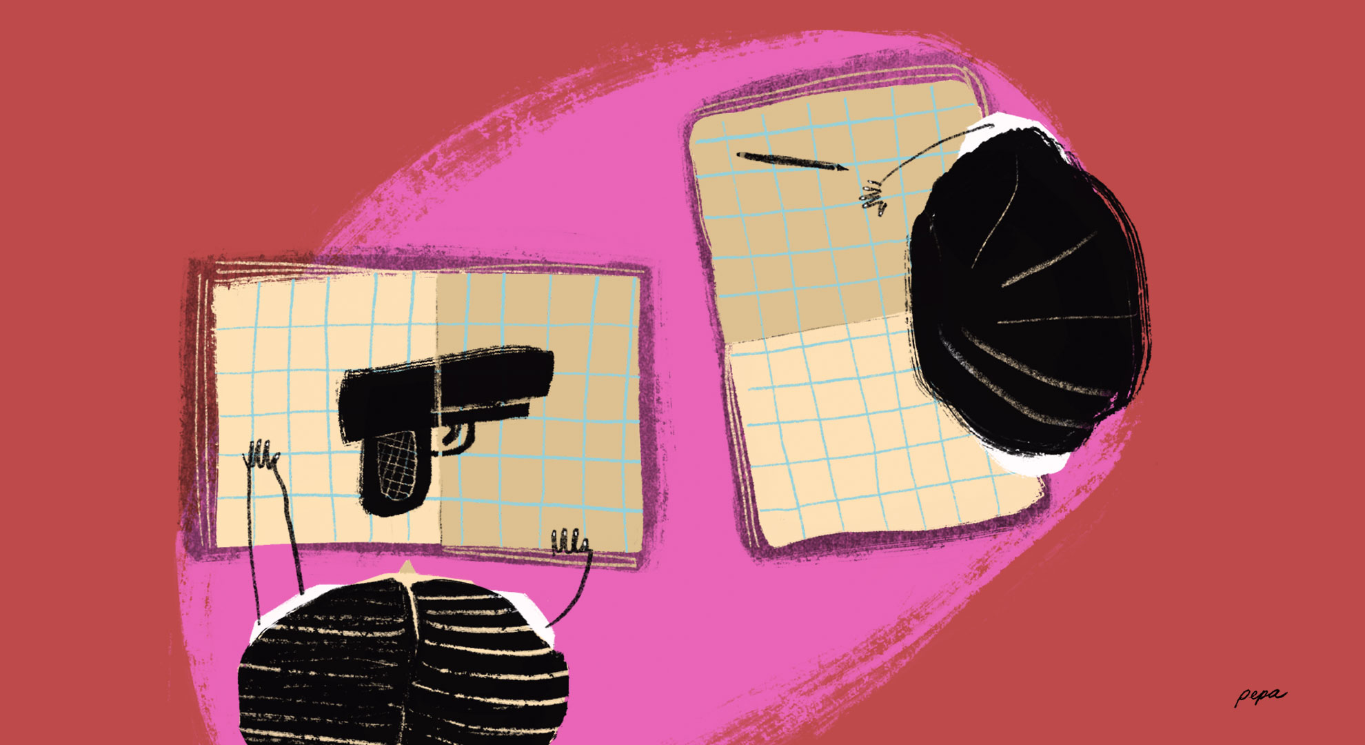 Elsie Monge en la sala de su departamento en Quito. Marzo de 2022. Foto: Karen Toro A.