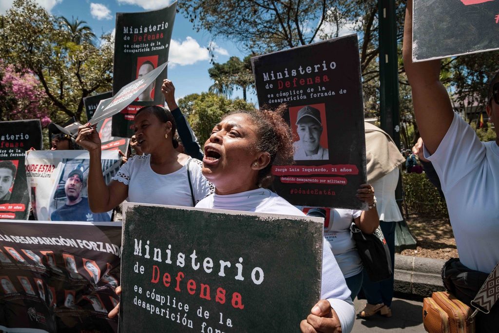 Familiares de detenidos desaparecidos por militares ecuatorianos desde 2024, en el marco del "conflicto armado interno" declarado por el presidente Daniel Noboa, realizan un plantón frente al Palacio de Carondelet, en Quito, Ecuador, el 01 de septiembre de 2026. Foto: Karen Toro/La Periódica